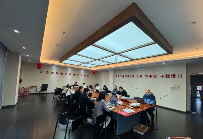 為深入貫徹中共中央、國務院印發(fā)的《國家標準化發(fā)展綱要》，落實加快數(shù)字化發(fā)展、建設數(shù)字中國的戰(zhàn)略部署，和《上海市全面推進城市數(shù)字化轉(zhuǎn)型“十四五”規(guī)劃》，推進上海城市數(shù)字化轉(zhuǎn)型標準化建設，數(shù)造科技積極響應這一號召，成為上海市浦東新區(qū)第一批試點數(shù)字化改造企業(yè)之一，并順利通過驗收。  圖片  圖片  圖片  圖片  圖為上海市城市數(shù)字化轉(zhuǎn)型工作領導小組部分領導和南匯工業(yè)園區(qū)領導、上海數(shù)造領導班子成員參加數(shù)字化改造驗收答辯  圖片  參觀上海數(shù)造大廳的數(shù)字化制造“黑湖小工單”生產(chǎn)工序看板  數(shù)造科技自成立之初，創(chuàng)始人趙毅博士就以“數(shù)造”為企業(yè)命名，蘊含數(shù)字化制造和變革的深遠意義，與此時政府推進聚焦制造業(yè)與數(shù)字化改造深度融合。未來，數(shù)造科技將不斷提升公司智能化、數(shù)字化、信息化改造力度，全面提升公司綜合管理和運營水平，著力實現(xiàn)智能制造高質(zhì)量發(fā)展。